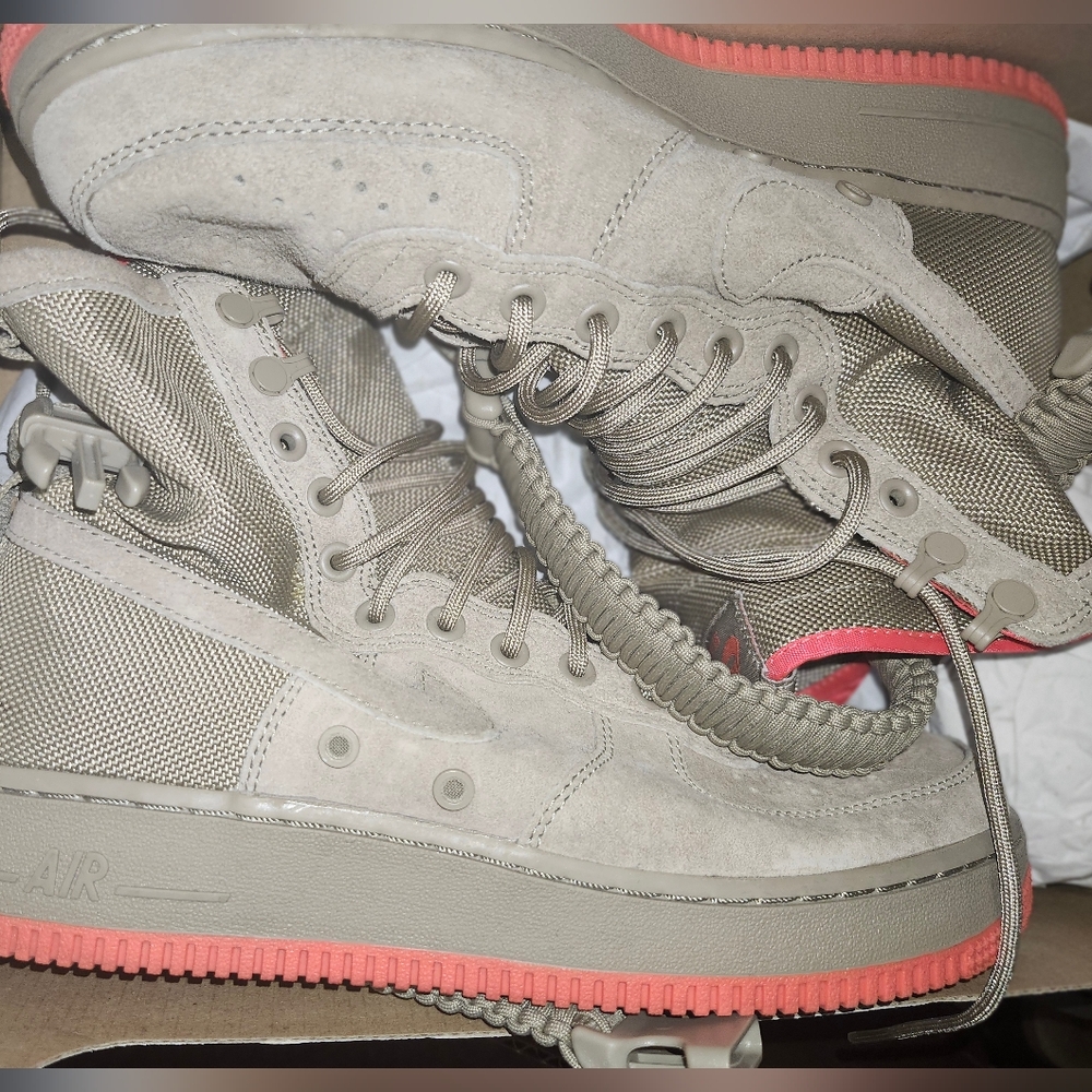 It's Corea color and kaki color high Nikes
